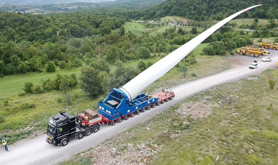 Hydraulic Modular Trailer with adapter for transporting rotor windmill turbine blades