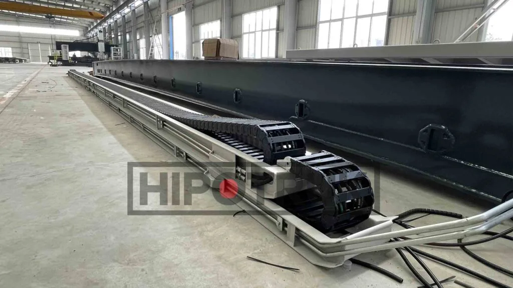 Extendable Spacer with Internal Drag Chain