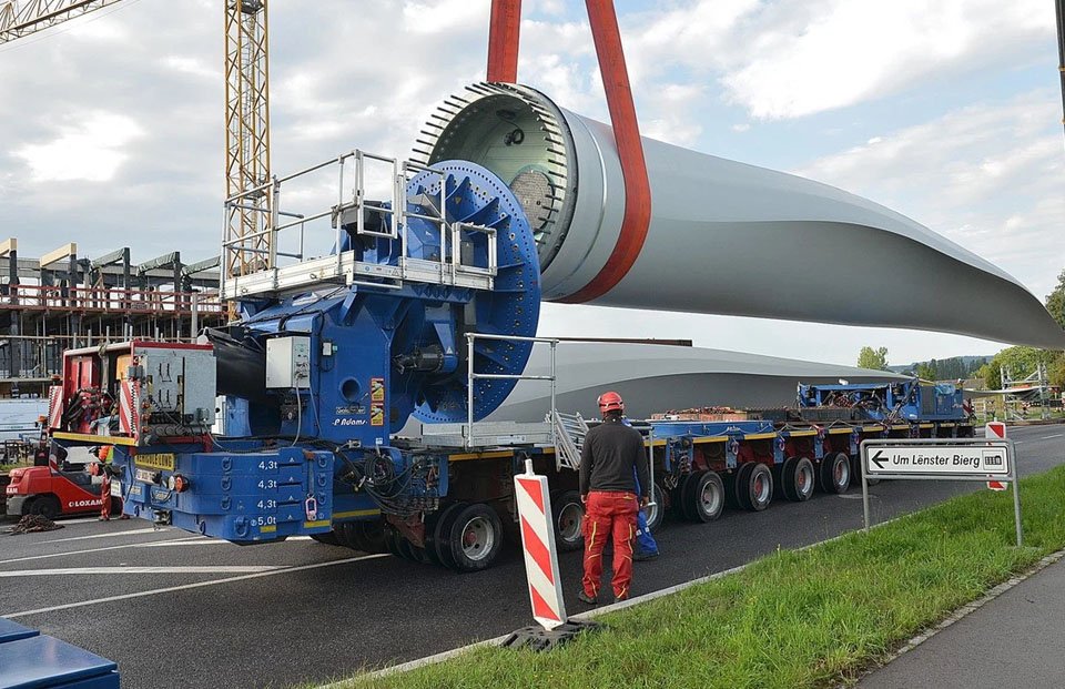 wind blade lifter with SPMT